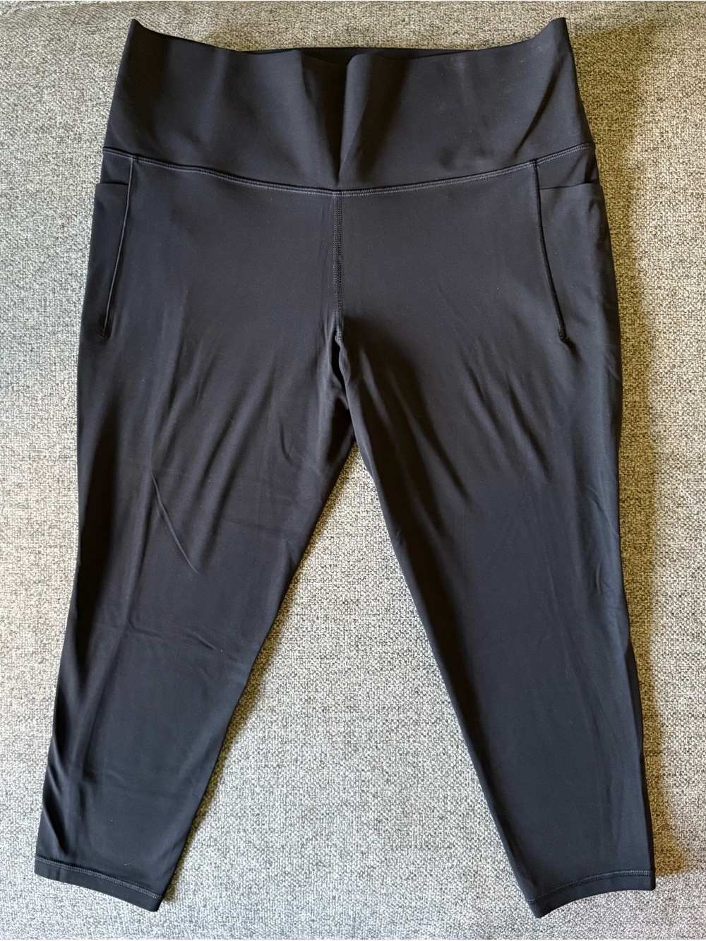 Athleta Black Salutation Stash 7/8 Tights - 1X